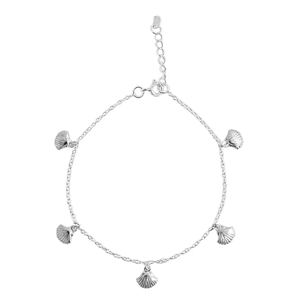 Pulsera de Plata de Ley 925, ideal para pieles sensibles. Los 5 charms de conchas te dan un toque de elegancia marina y mediterránea. Envío rápido.