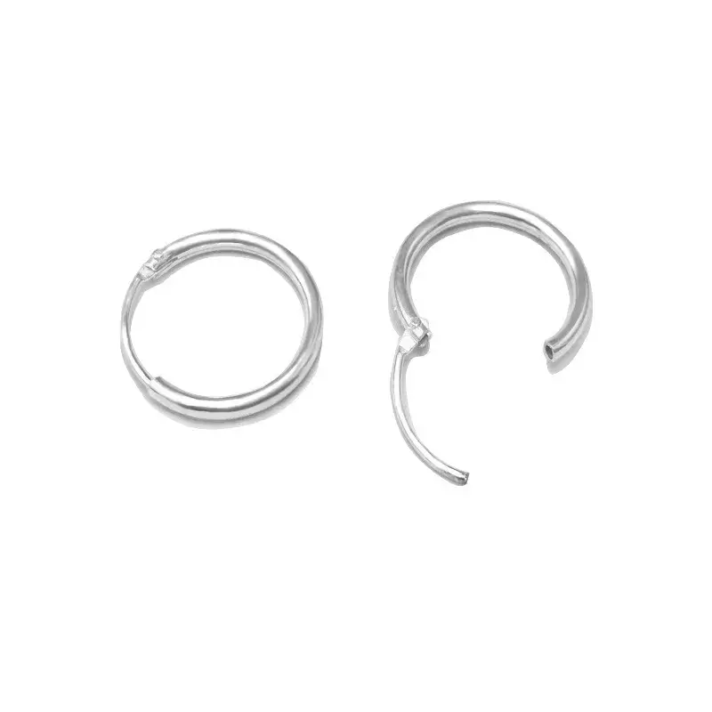 Descubre los aros de plata 925, joyas artesanales zaragoza con acabado pulido espejo para un brillo eterno y minimalista.