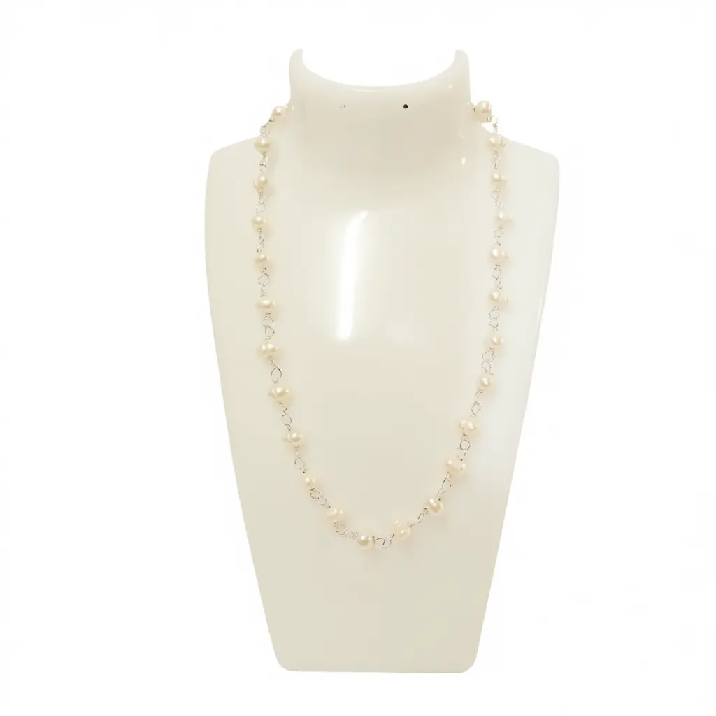 Collar artesanal con perlas integradas en la trama. Hilo de orfebrería de alta tecnología inalterable. Diseño exclusivo y elegante.
						
						Compra online gargantilla de alambrismo fino. Perlas cultivadas y trabajo manual de precisión. La joya perfecta hecha a tu medida.